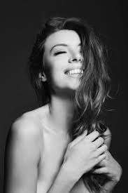 Touch and be touched, seduce yourself